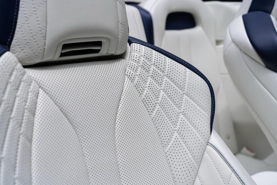 Детали интерьера Lexus LC500 Convertible Regatta Edition 2020 года  (NA) (фото 50 из 51)